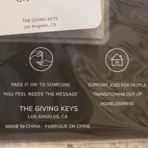 The Giving  Keys mini Believe necklace - Picture 3 of 4